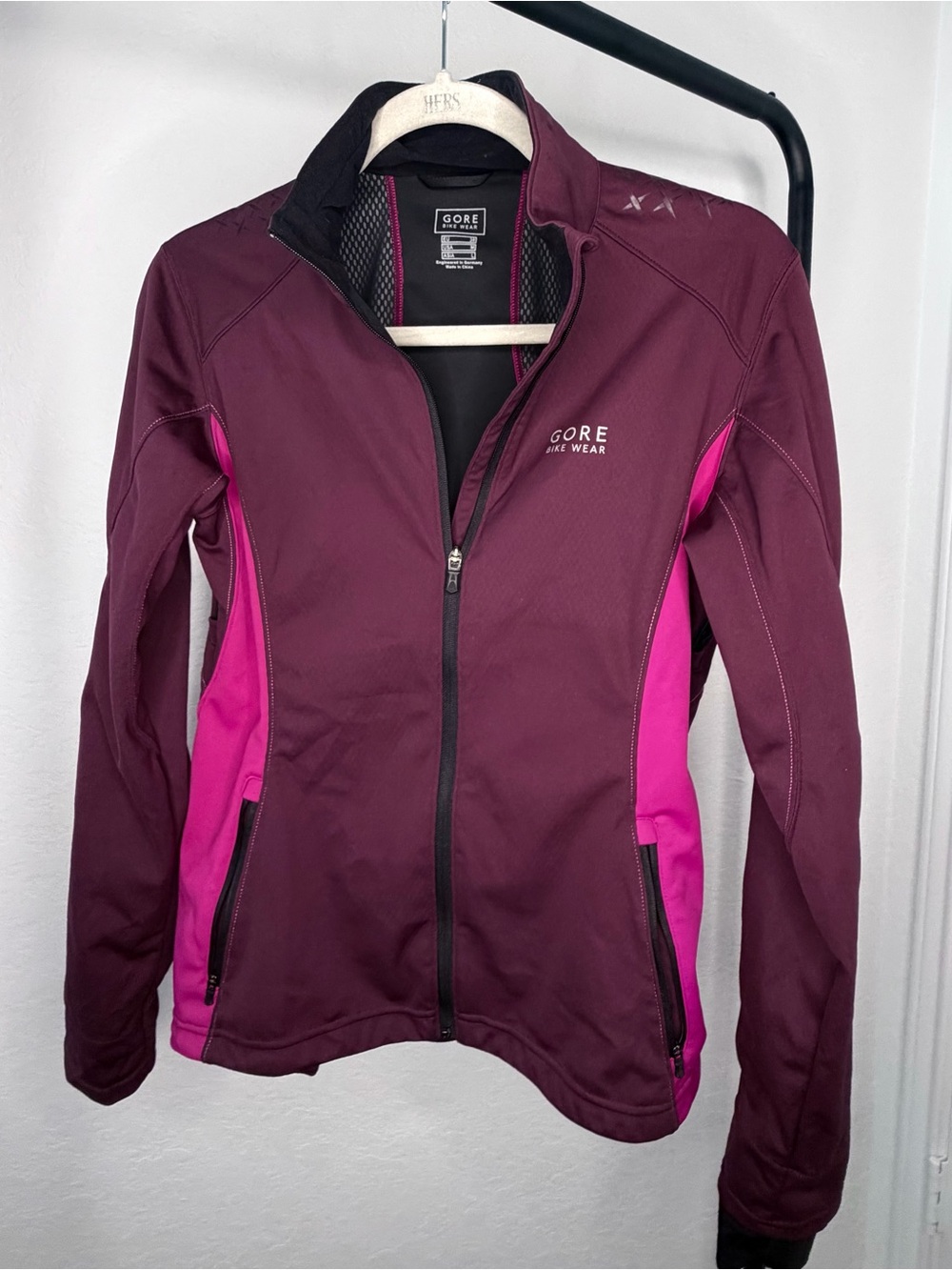 Gore Bike Wear Women’s Windstopper Active Soft Shell Jacket Plum M Thumbholes